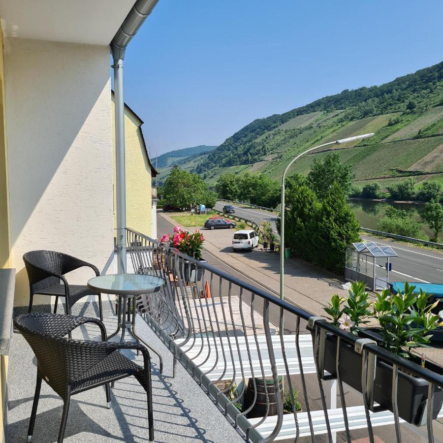 Weingut Pension Gibbert-Pohl ブリーデル エクステリア 写真