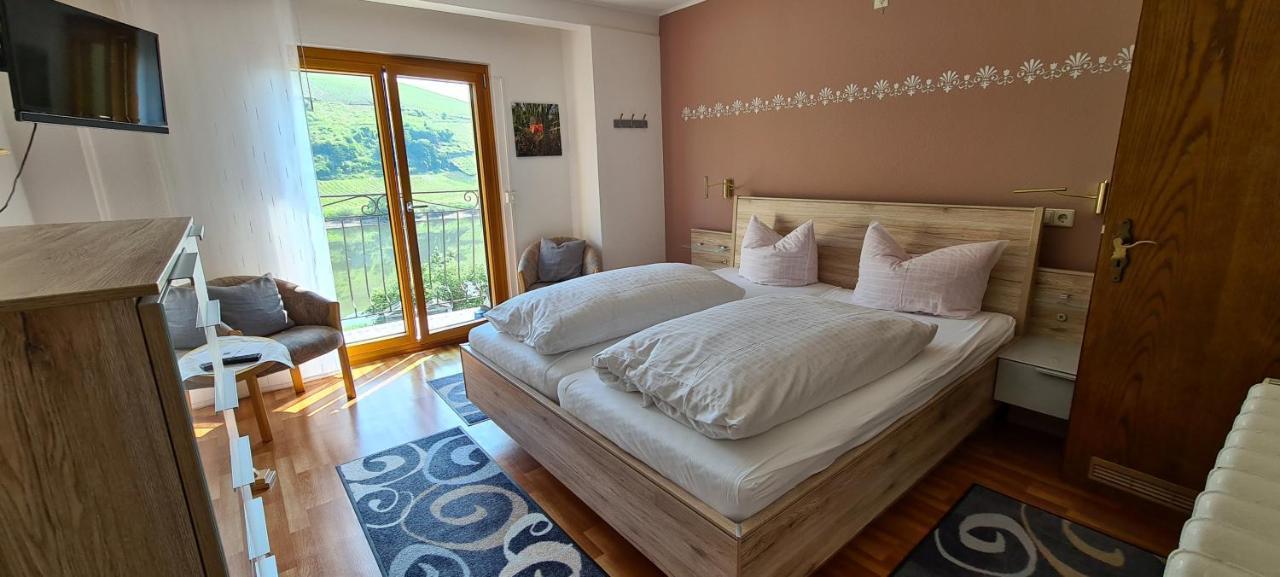Weingut Pension Gibbert-Pohl ブリーデル エクステリア 写真